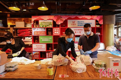 疫情反复北京餐饮业如何自救 5月国内餐饮收入下降21.1 ,餐饮人变身 摆摊人
